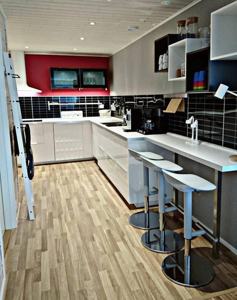 Large 8-9-bed Central Ski Innout House in Hemavan