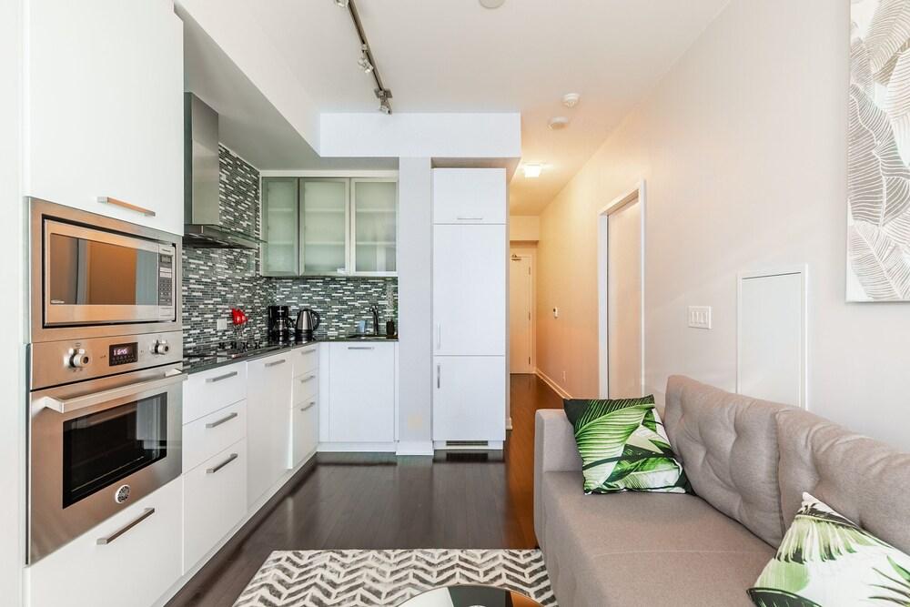 Stylish 1 BD with Tower Views. Apt 3309