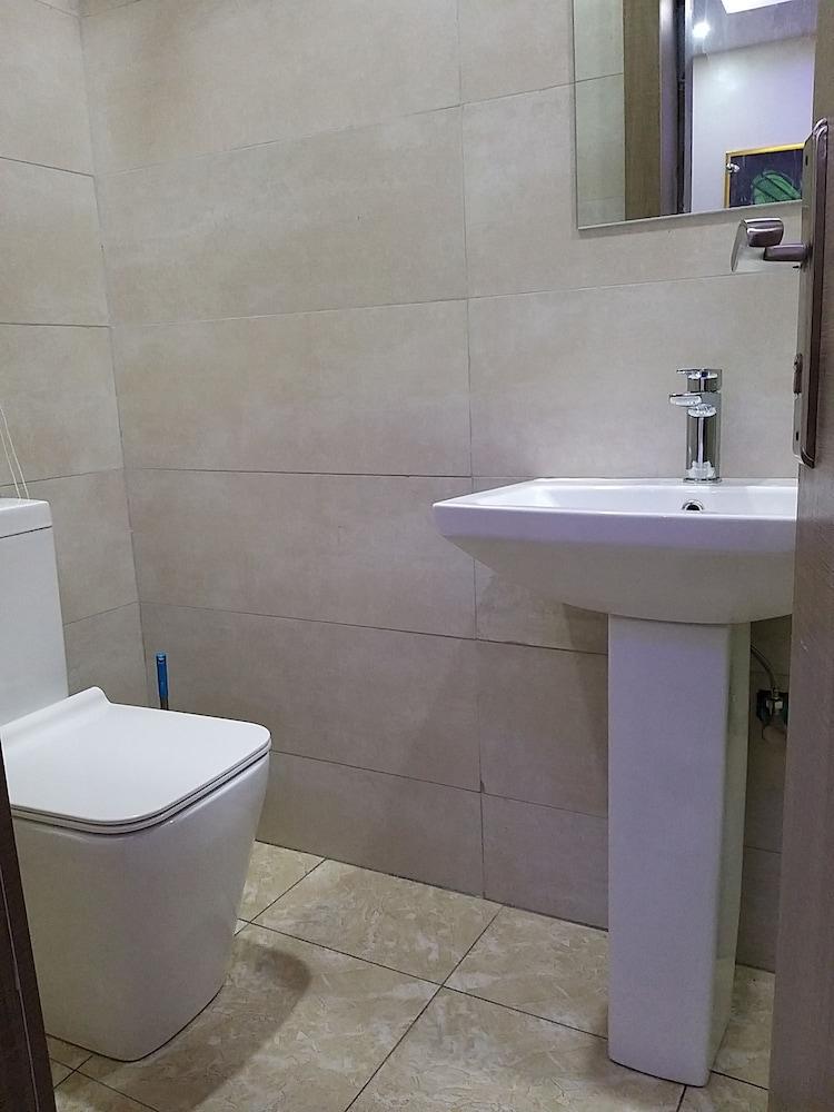 MITOS LUXURY SUITES -BODE THOMAS