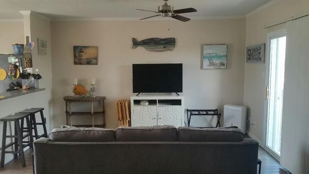 Bay Tree A4 Condo by Redawning