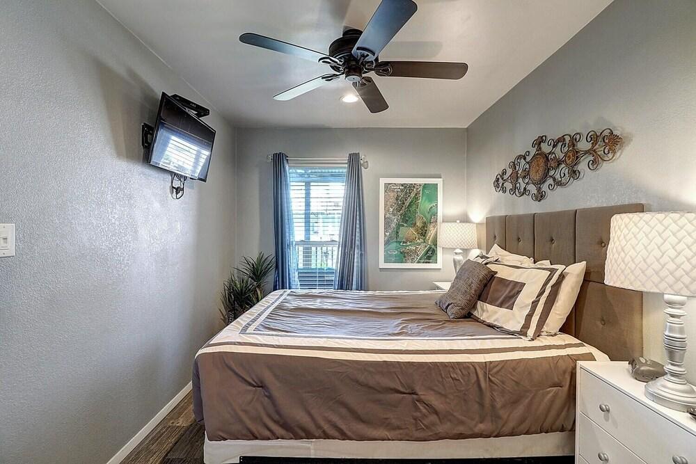 Bay Tree A11/12 3 Bedroom Condo by Redawning