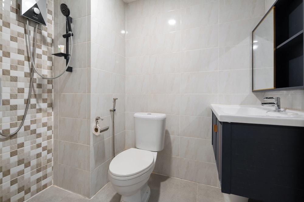 iCheck inn Darisa Ngamwongwan