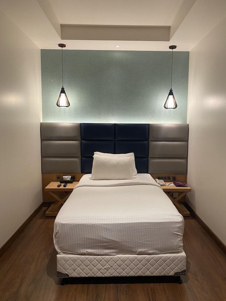 SRM Hotel Maraimalai Nagar