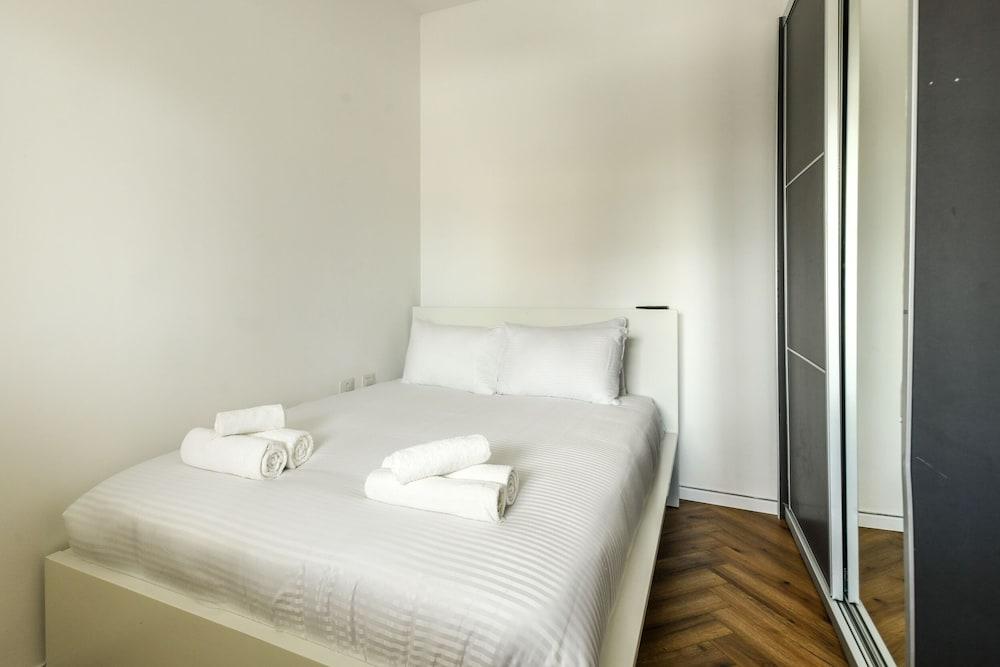 Beachside Charm on Ben Yehuda 2BR Apt