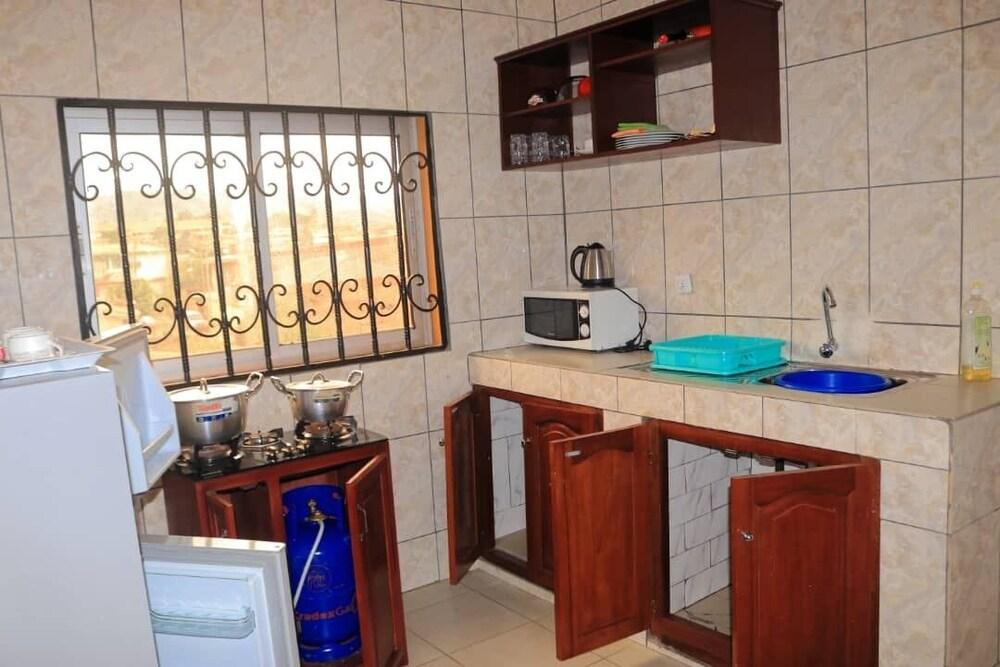 HOTEL RESIDENCE MADADJEU