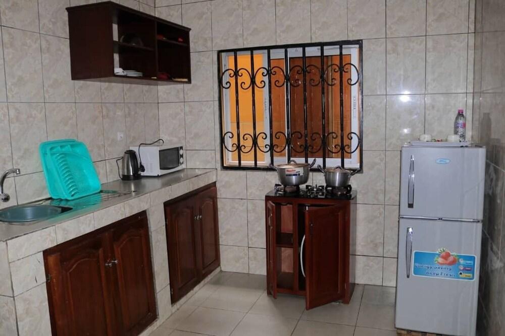 HOTEL RESIDENCE MADADJEU