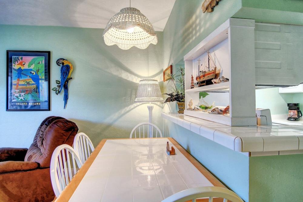 Bay Tree B5 Condo by Redawning