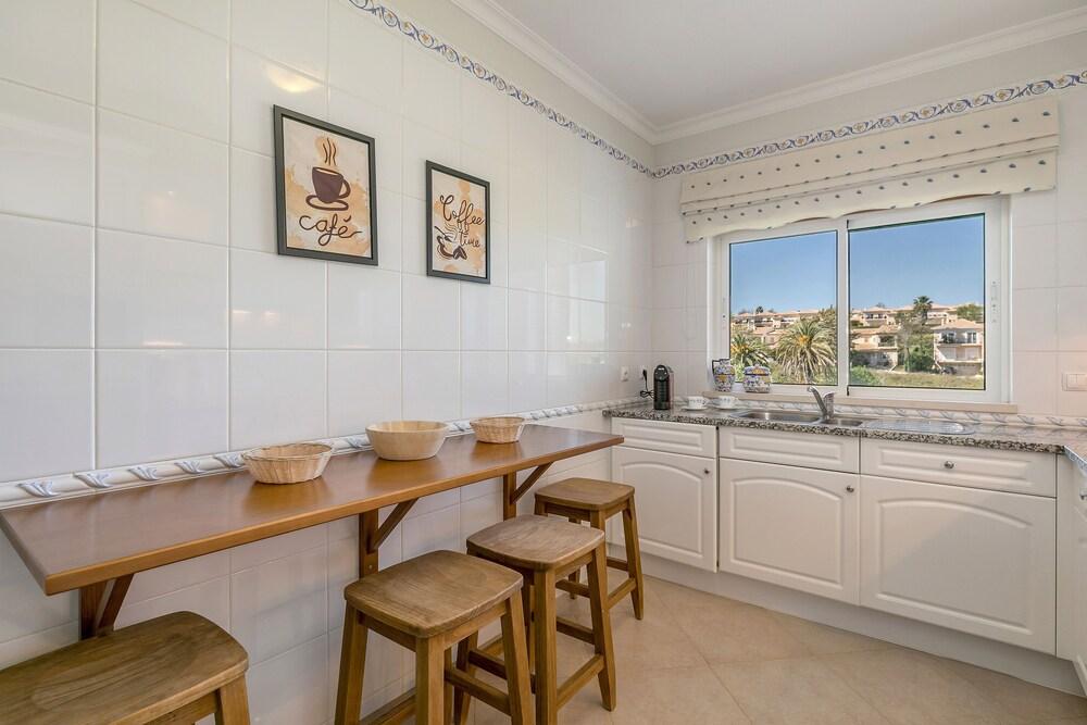 LAKEVIEW APARTMENT PRIVATE GARDEN & POOL