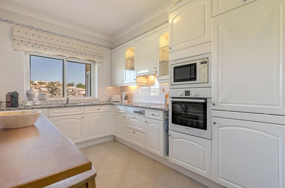 LAKEVIEW APARTMENT PRIVATE GARDEN & POOL