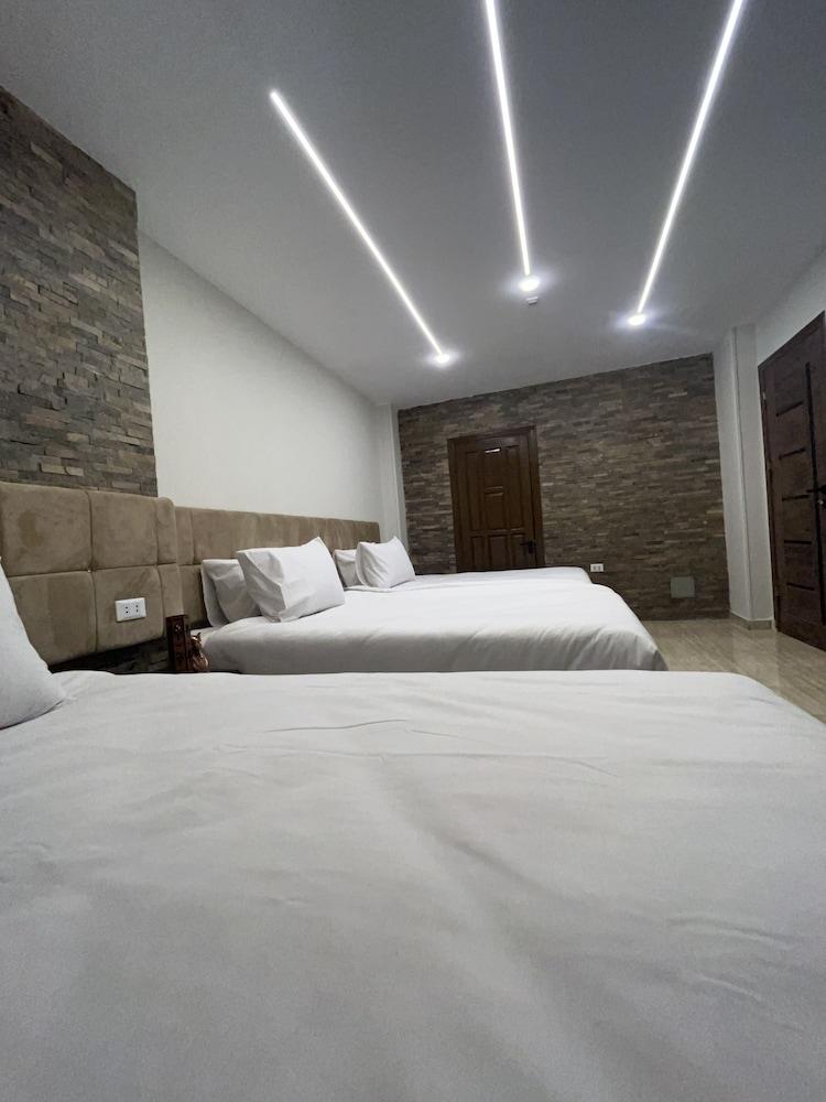 Crowne Pyramids view inn