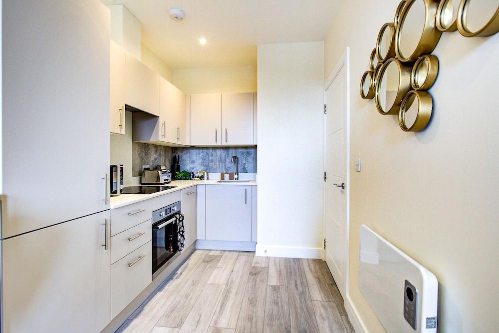 Beautiful 1-bed Apartment in Cheam, Sutton