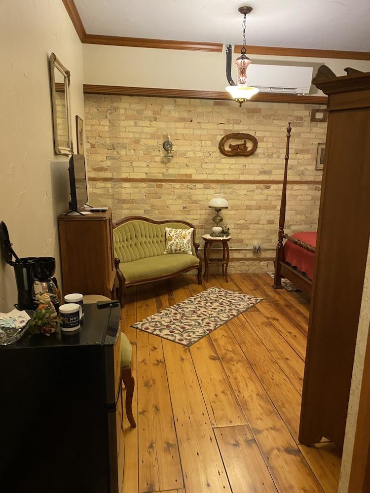 Cambridge Inn on Main