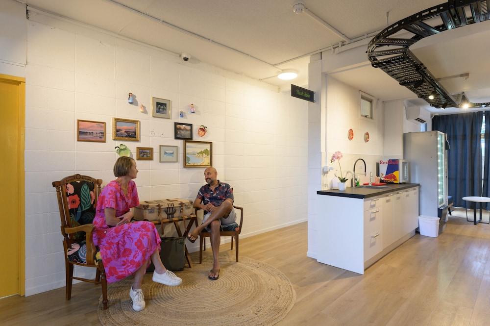 Urban Lounge Sleepery, SureStay Collection by BW