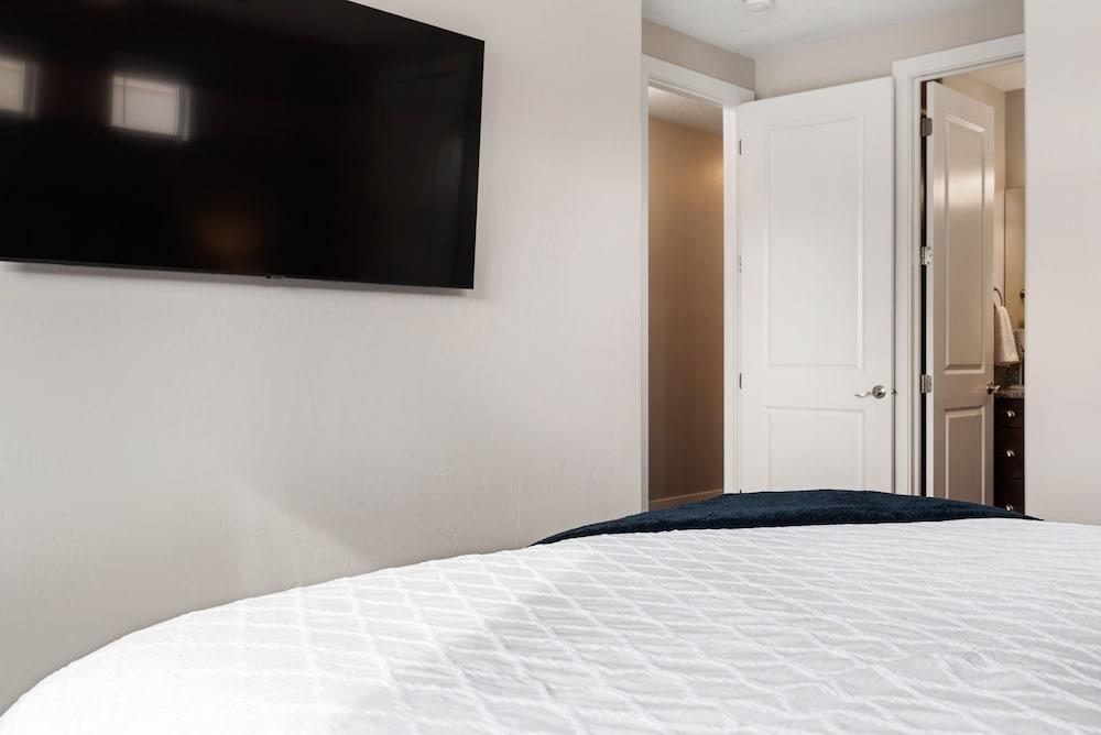 Splash Zone #34 4 Bedroom Home