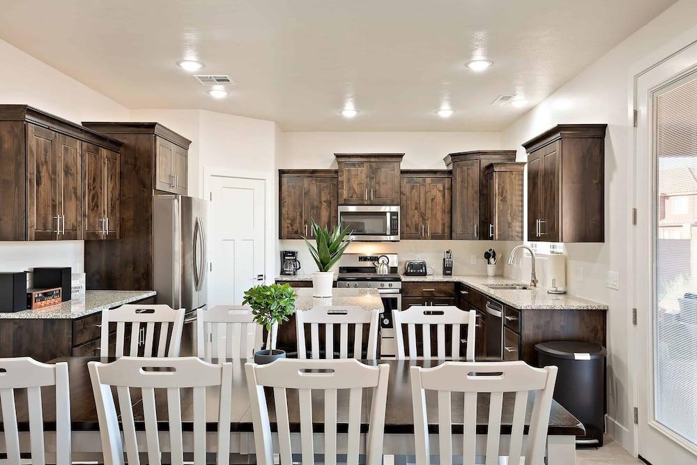 Yesterday's Escape 5 Bedroom Home