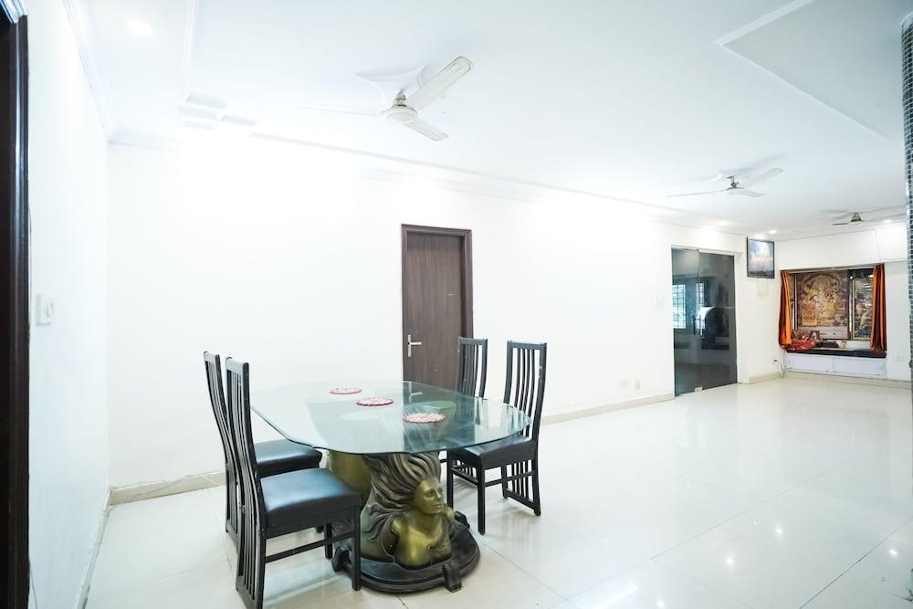 Roomshala 011 Hotel Oscar