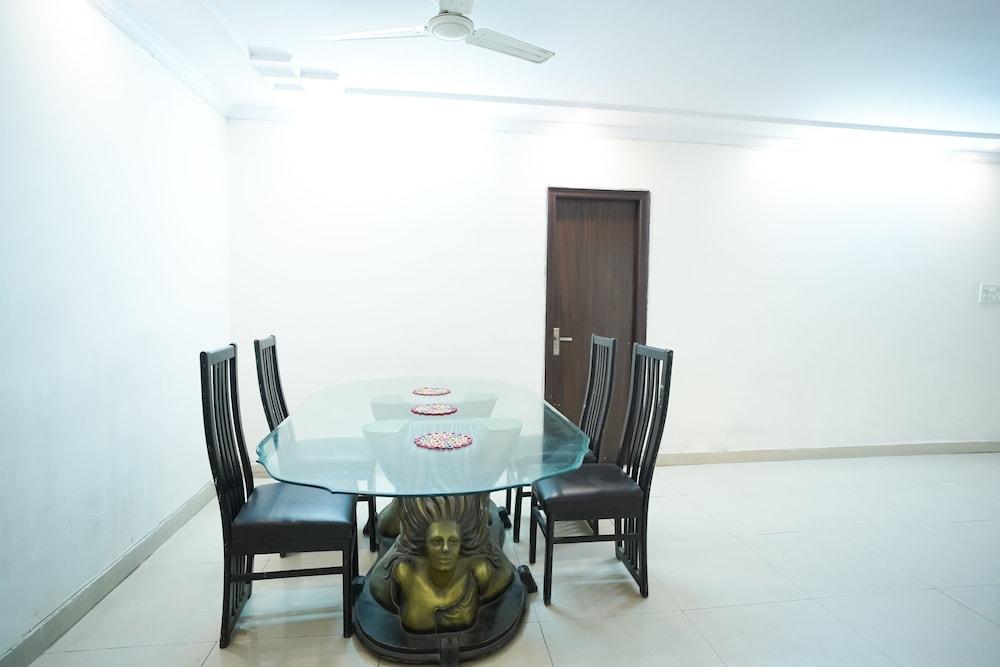 Roomshala 011 Hotel Oscar