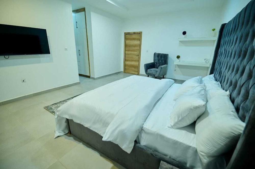 Hendon Luxury Apartment