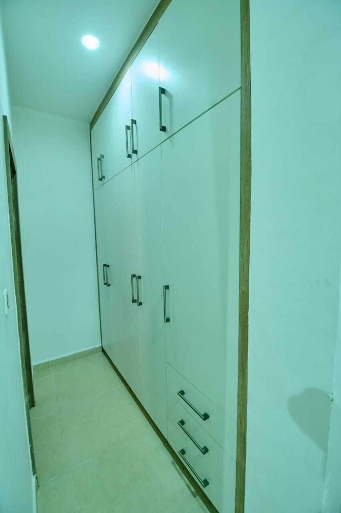 Hendon Luxury Apartment