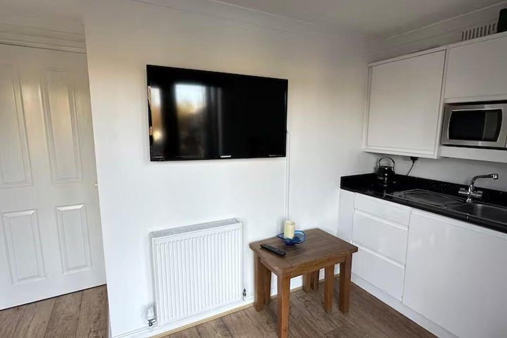 Hertford - Sleeps 2 - 92 Walking Score - Garden