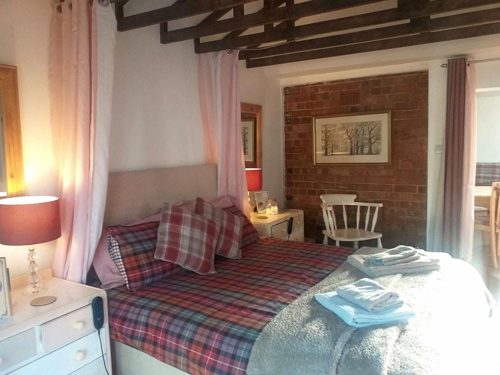 House - Sleeps 2, pet Friendly & Free Parking