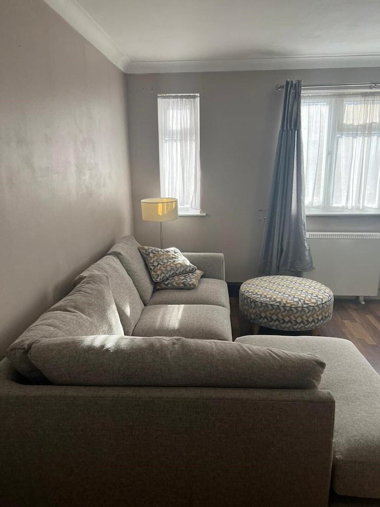 Beautiful 2-bed House in Grays