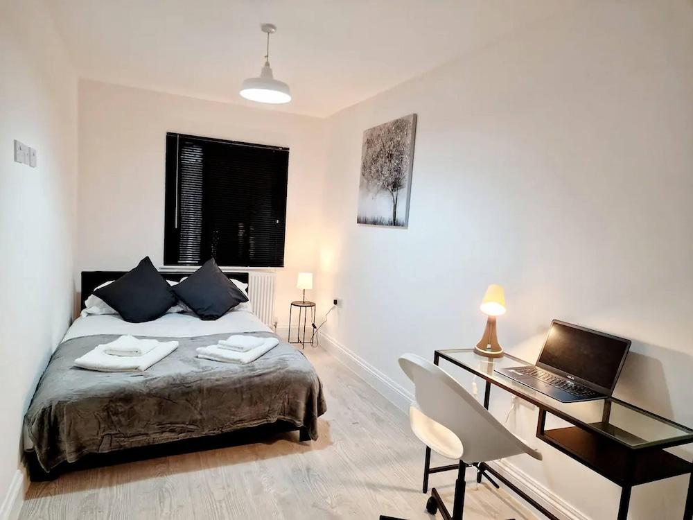 Deluxe 2 Bed Apartment in Uxbridge
