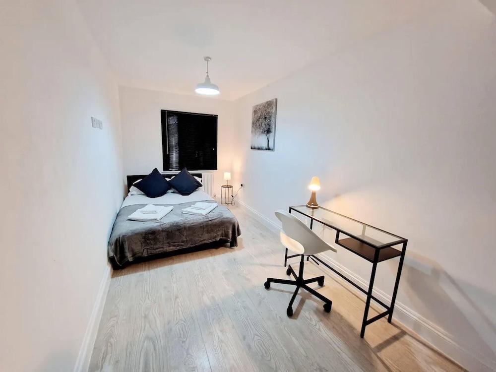 Modern Apartment in Uxbridge