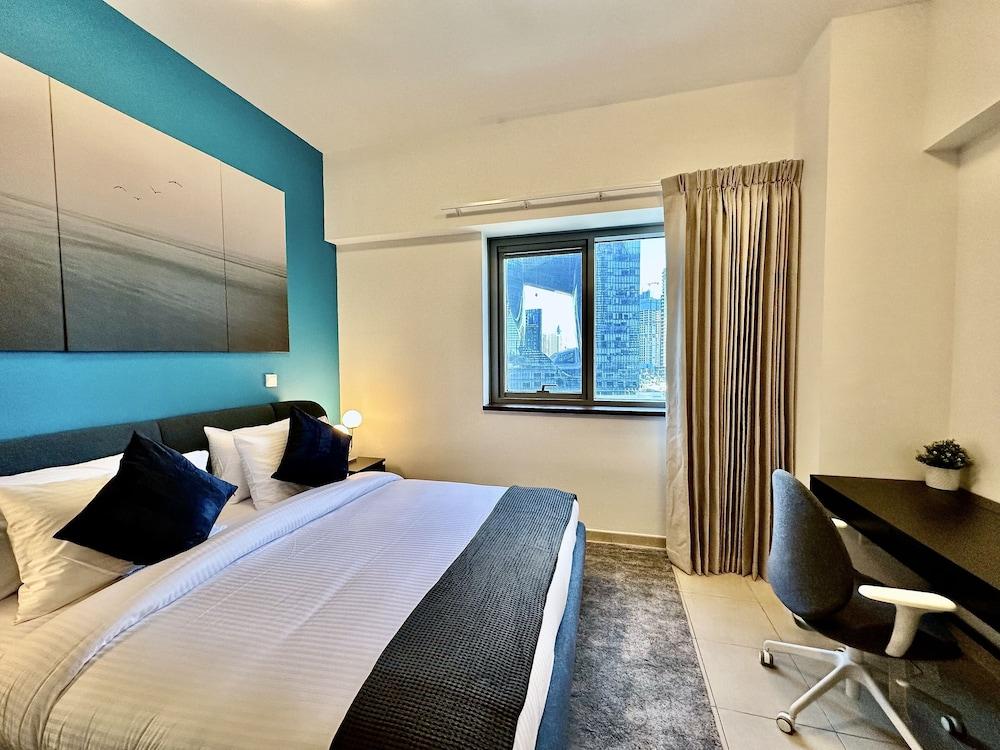 Lux BnB Executive Tower Business Bay