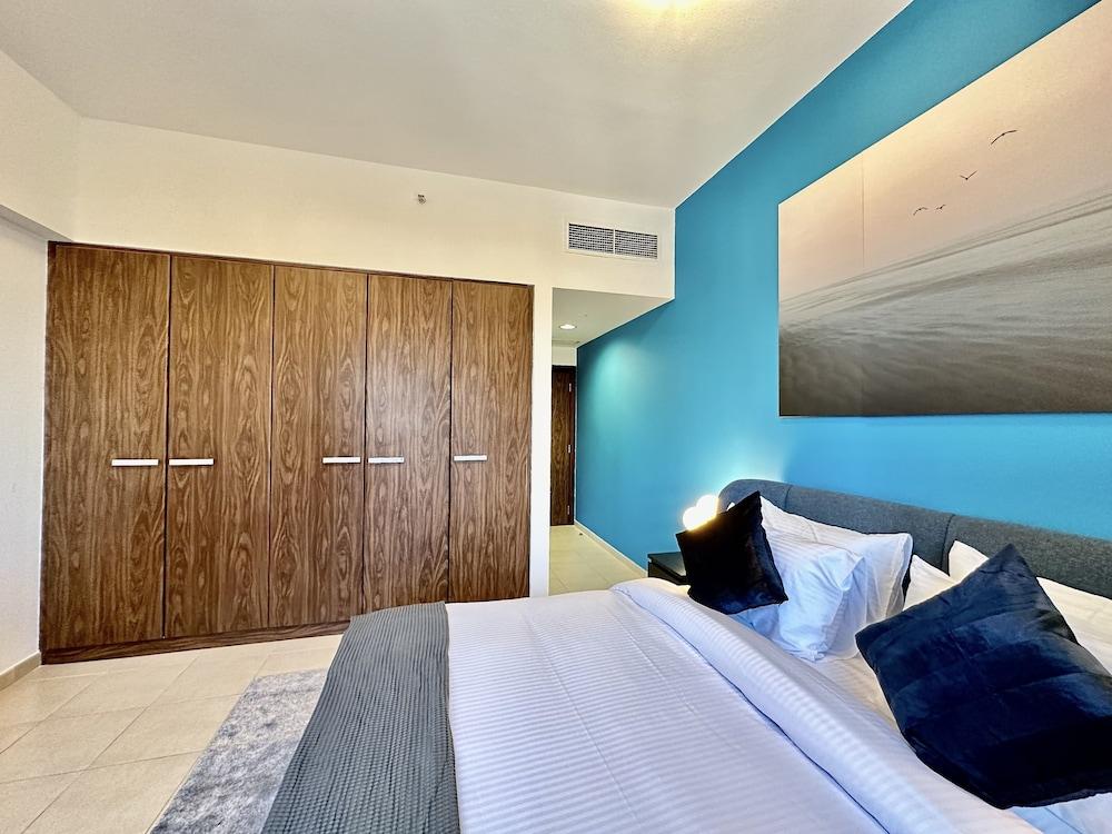 Lux BnB Executive Tower Business Bay