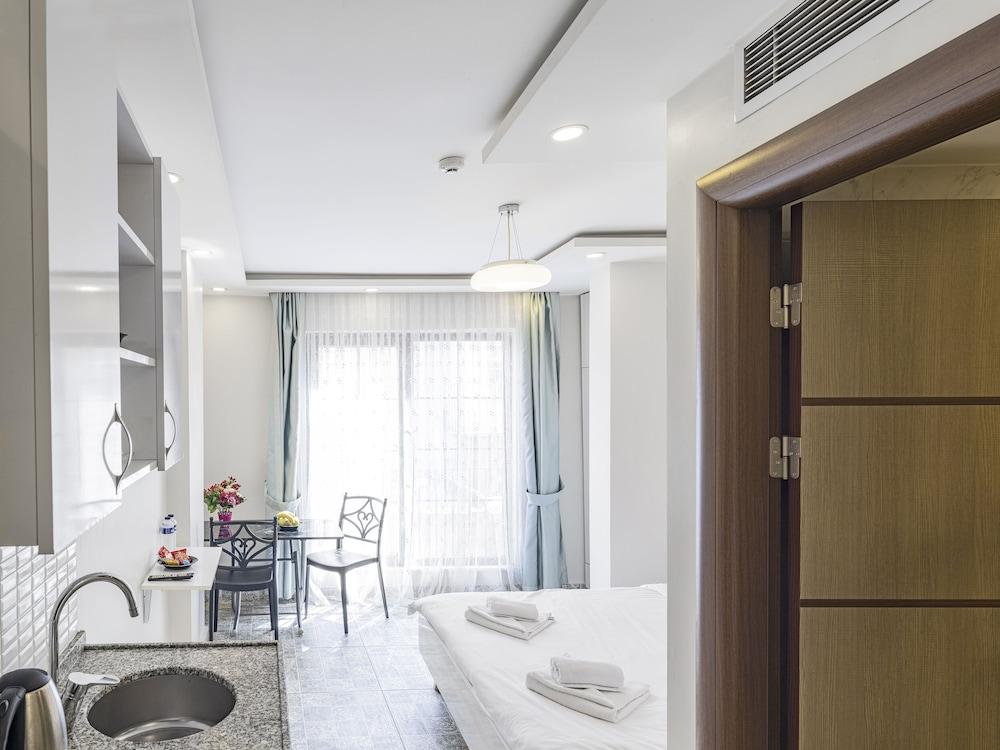 The Red Tent Suite 88