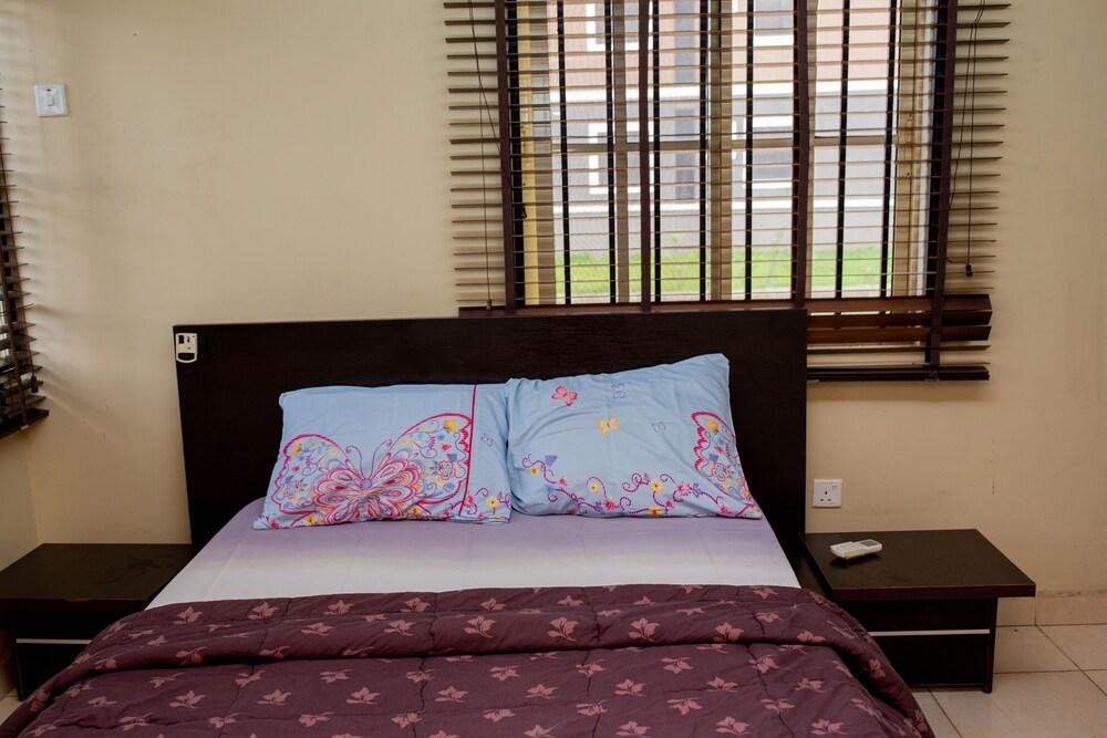 Peace De Luxe Limited