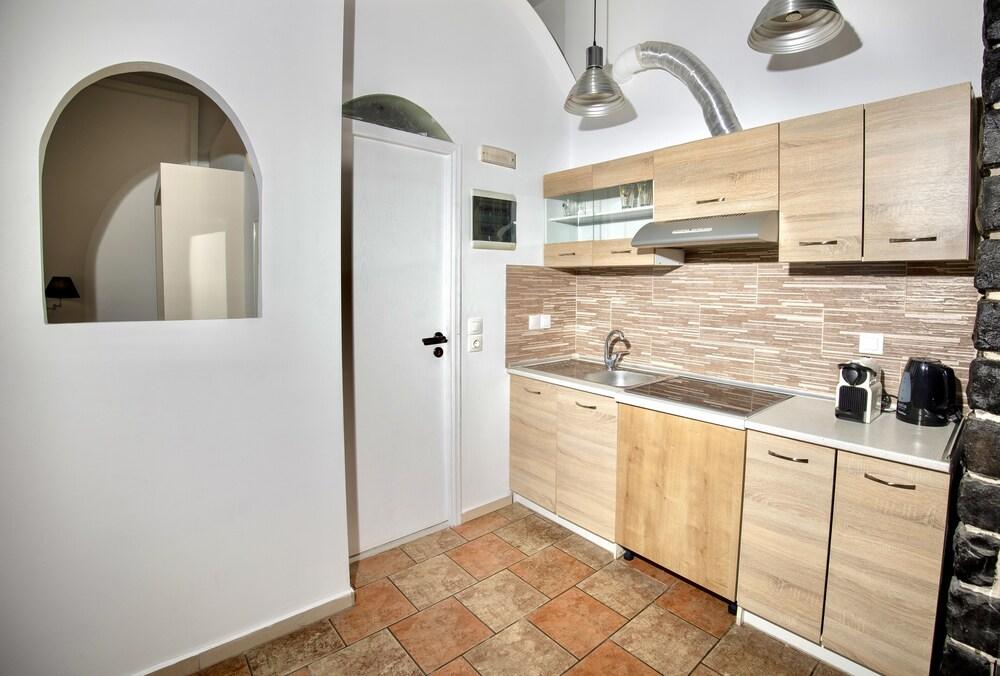 Dawn Suites Santorini