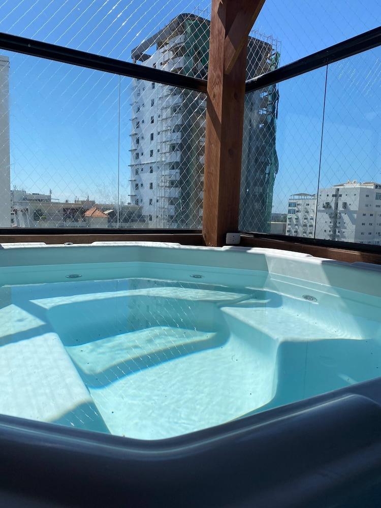 "luxurious and Elegant Apartment in Bella Vista"