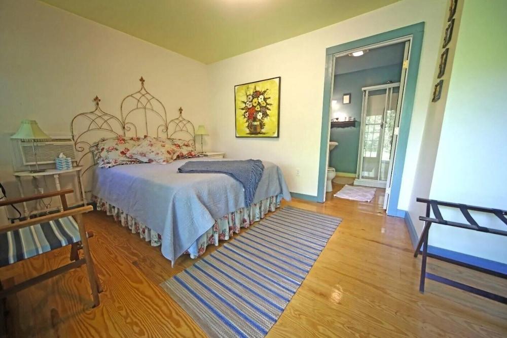 The Hayden Creek Inn