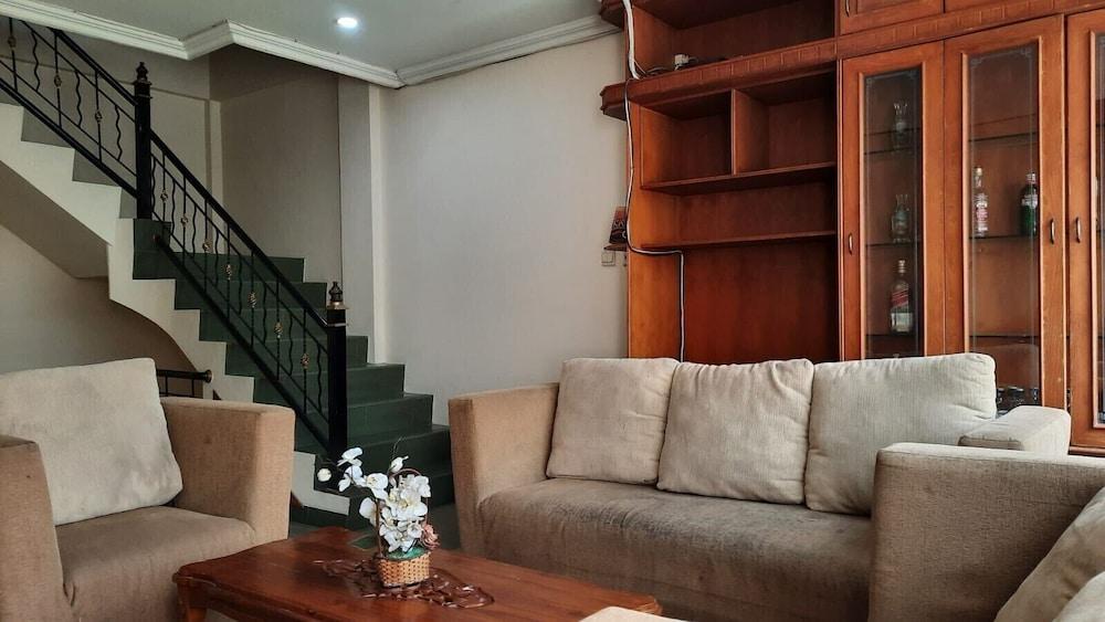 GO HARD OR GO HOME SURF LODGE