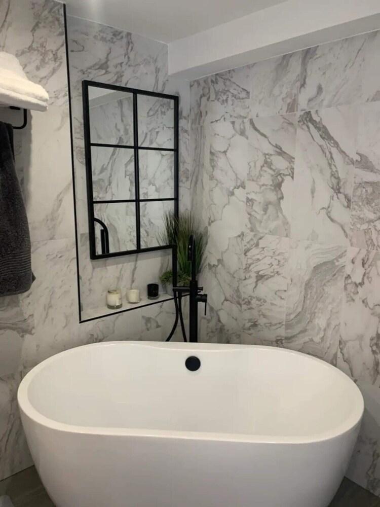 Sophisticated 1BD Flat Near Clapham