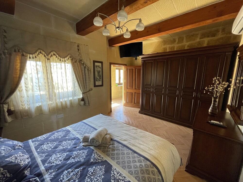 Tac-Cikkarell Farmhouse