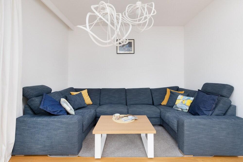 Apartment in the Clouds by Renters