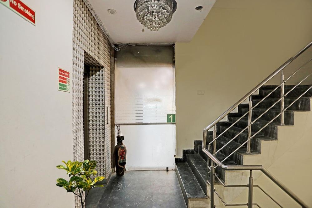 Roomshala 020 Hotel Black Stone