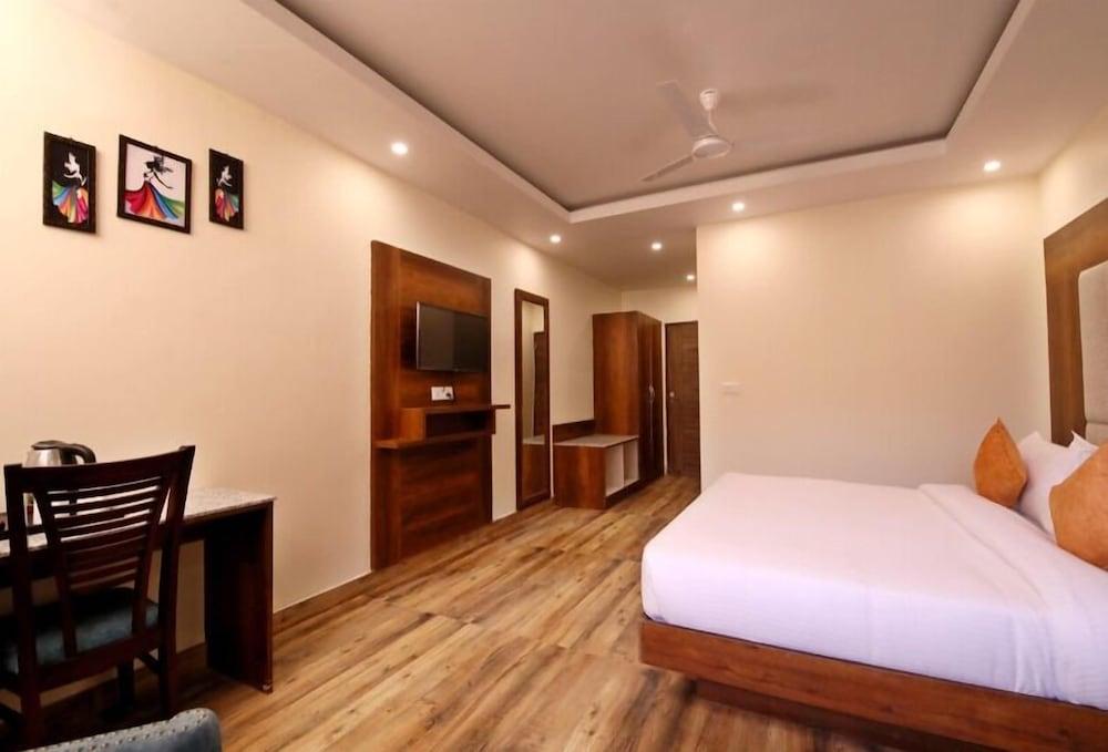 The Amparo - By Pearl Adventure