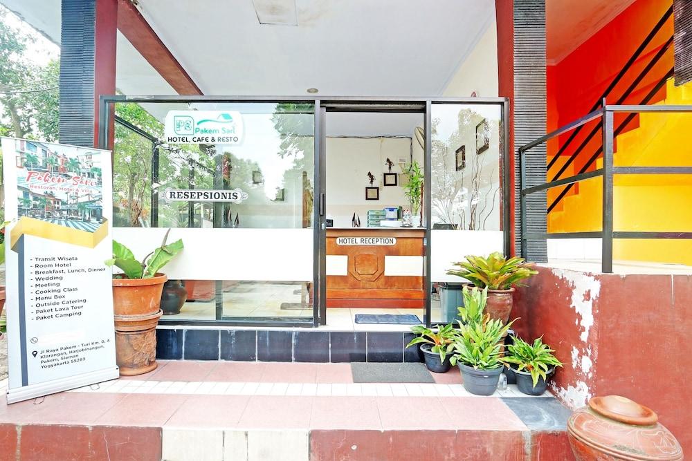 OYO 90878 Pakem Sari Hotel & Convetion