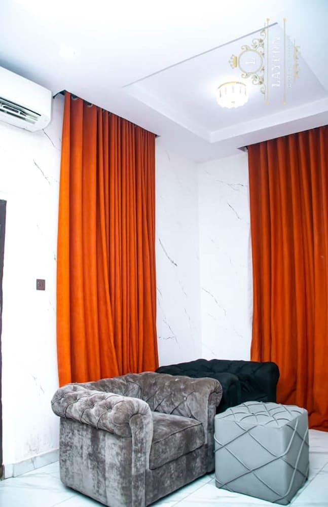 Laycon Hotel & Suites