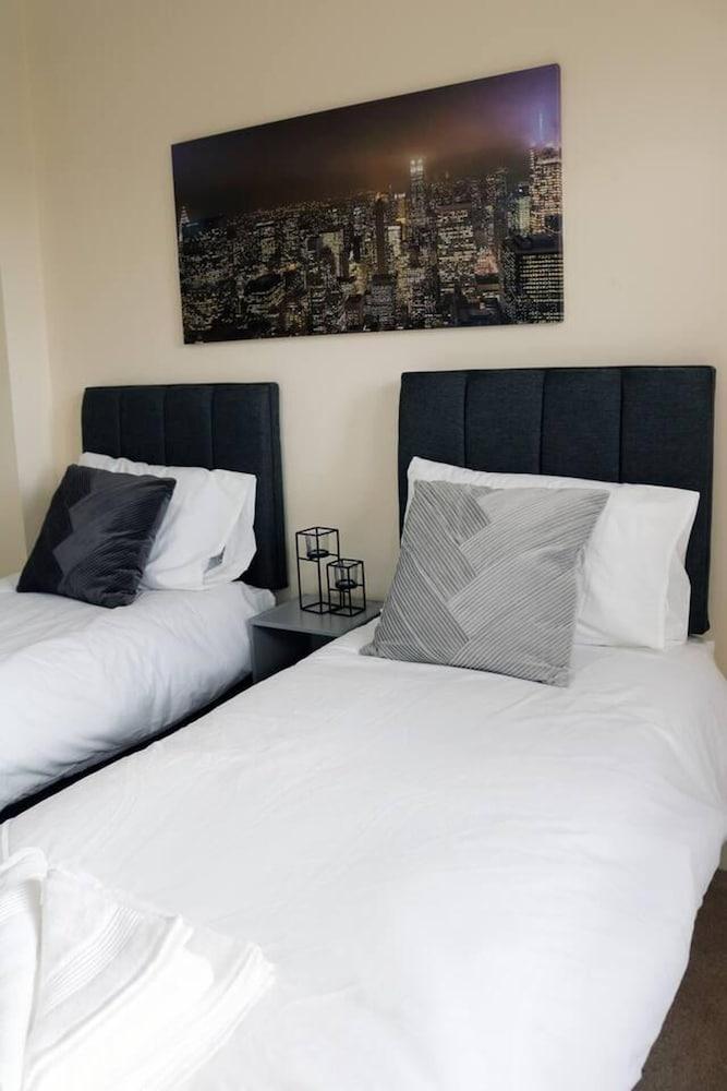Comfy Duplex 2-bed Apartment in Milton Keynes