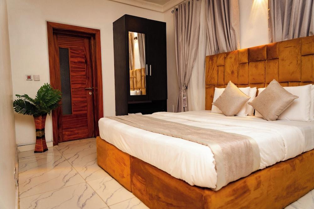 247 Luxury Apartment