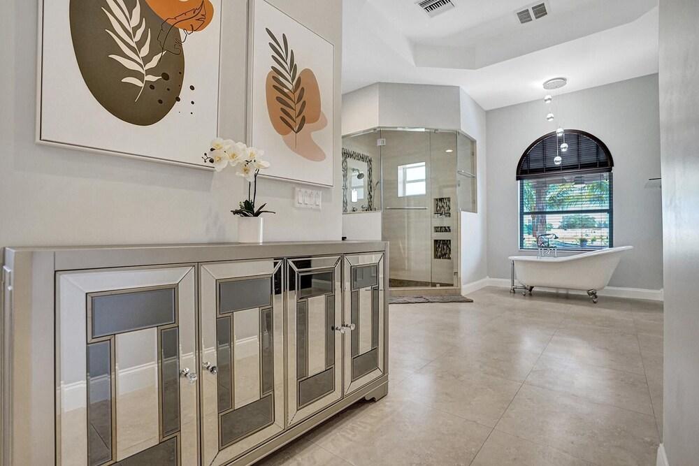 Luxury 8-br With Pool & Mini-golf & Soccer