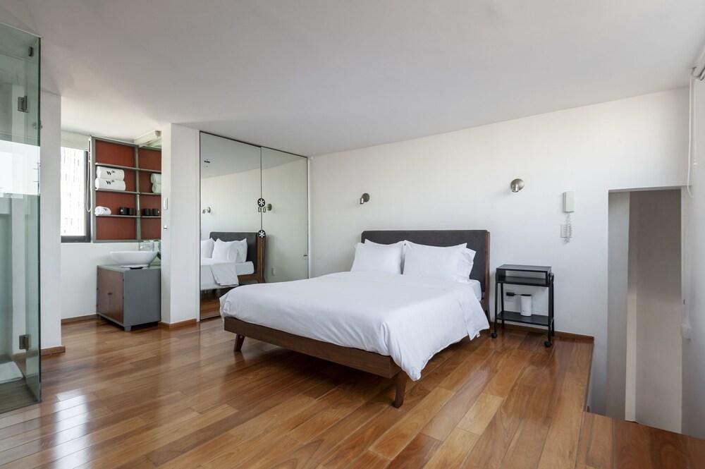 Splendid Triplex in Art Deco Building