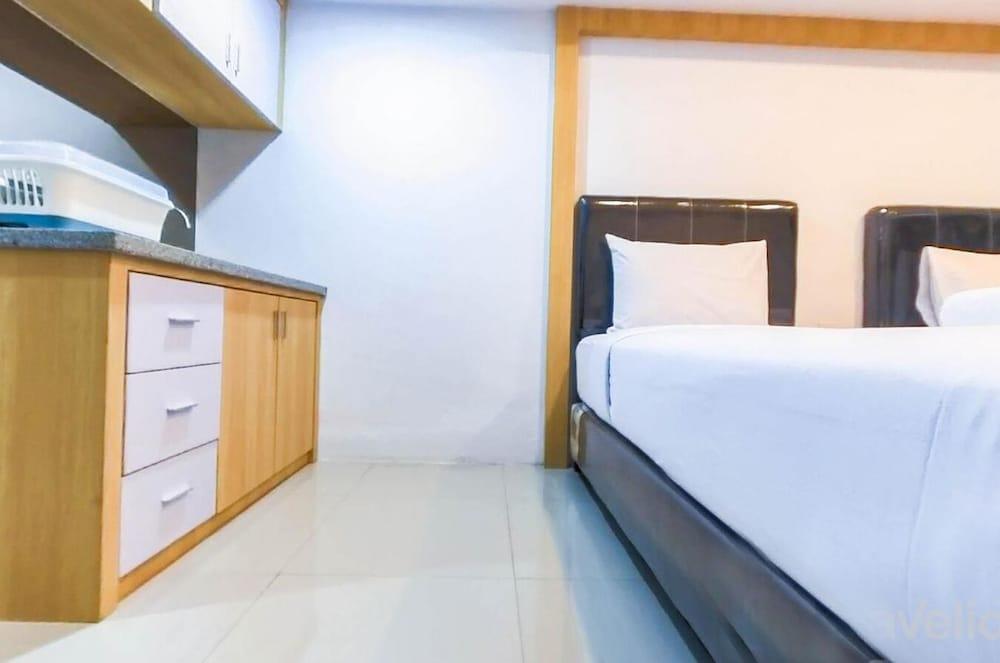 Comfort Studio At De Prima Apartment