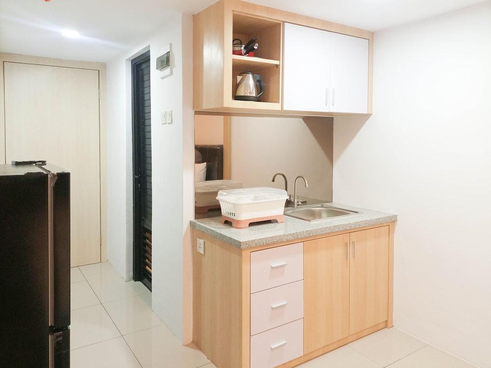 Comfy And Nice Studio At 27Th Floor De Prima Apartment