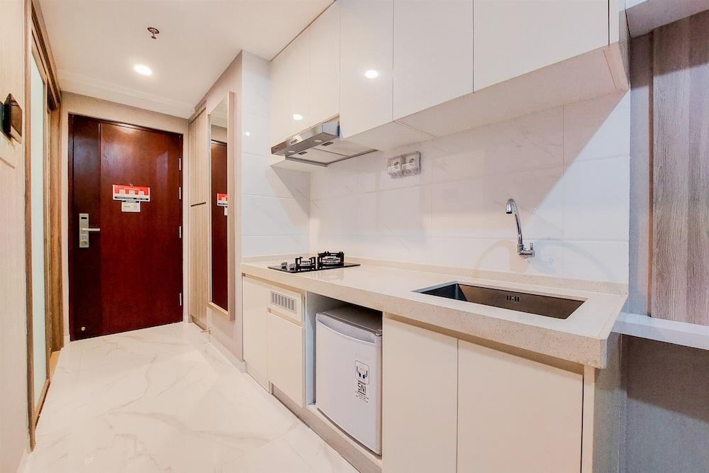Minimalist Studio Apartment At Sky House Bsd